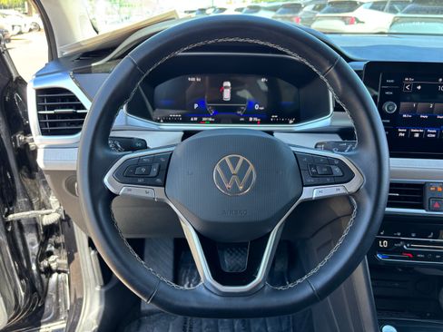 Used 2025 Volkswagen Taos SE AWD/4WD image 25