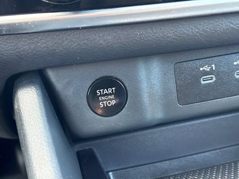Used 2024 Nissan Rogue S FWD image 11
