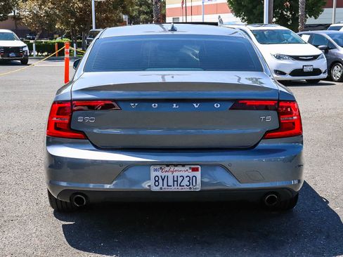Used 2018 Volvo S90 T5 Momentum w/ Convenience Package FWD image 8