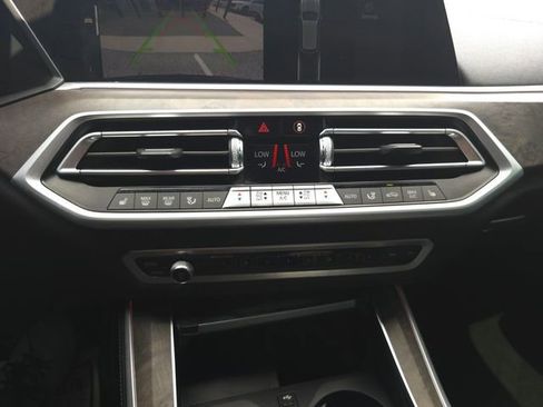 Used 2021 BMW X5 xDrive40i w/ M Sport Package image 16