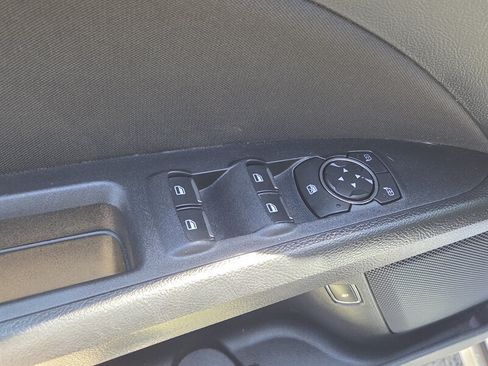 Used 2019 Ford Fusion SE FWD image 9