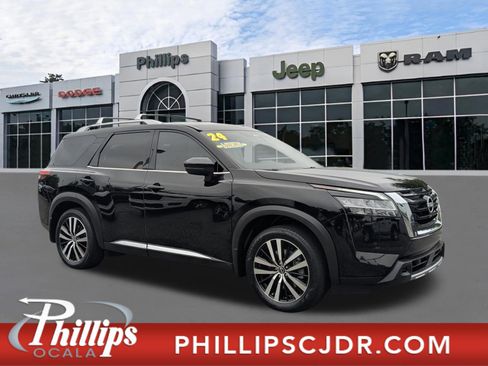 Used 2024 Nissan Pathfinder Platinum FWD image 1