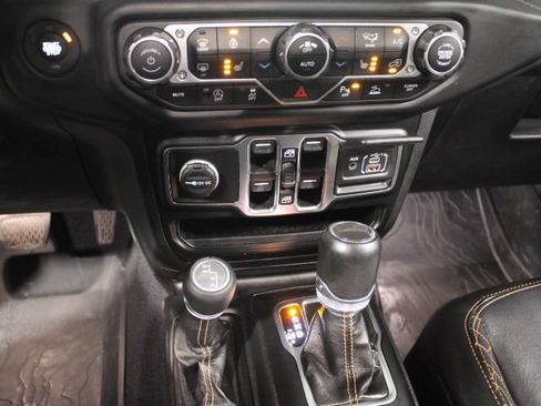 Used 2023 Jeep Gladiator Overland AWD/4WD image 32