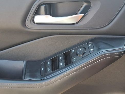 Used 2024 Nissan Rogue SV FWD image 18