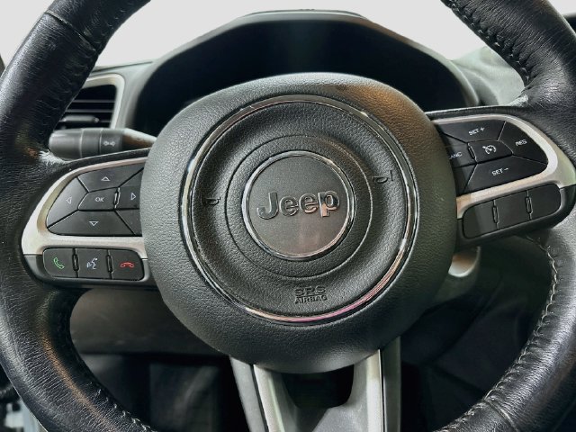 Used 2018 Jeep Renegade Latitude w/ Cold Weather Group FWD image 12