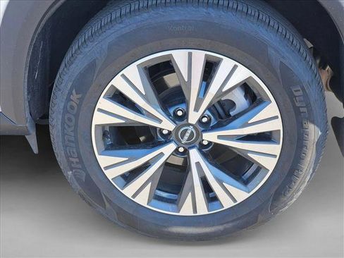 Used 2022 Nissan Rogue SV AWD/4WD image 15