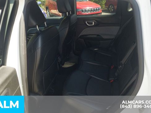 Used 2024 Jeep Compass Latitude image 17