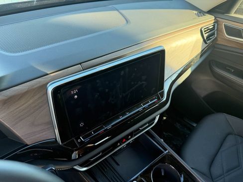 Certified 2026 Volkswagen Atlas SE w/ Panoramic Sunroof Package AWD/4WD image 23