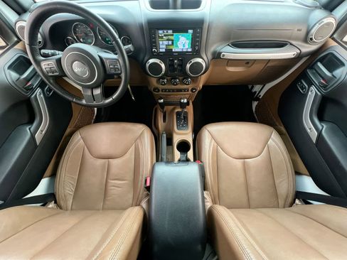 Used 2017 Jeep Wrangler Unlimited Sahara w/ Connectivity Group image 15