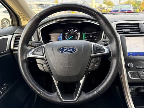 Used 2019 Ford Fusion SEL FWD image 19