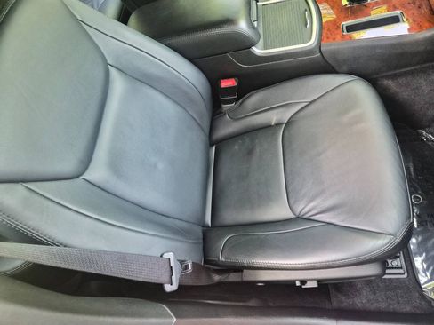 Used 2014 Chrysler 300 AWD w/ Driver Convenience Group image 13