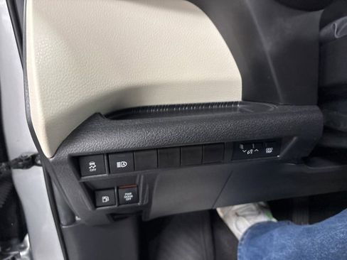 Used 2023 Toyota Sienna XLE image 28