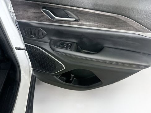 Used 2023 Jeep Grand Cherokee 4WD 4xe image 29
