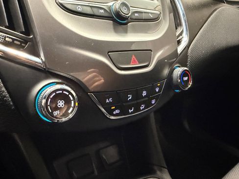 Used 2016 Chevrolet Cruze LT image 27