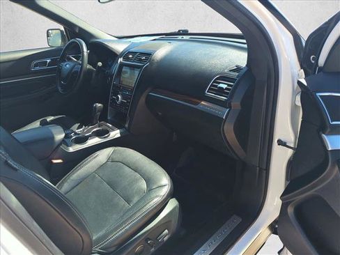 Used 2018 Ford Explorer Limited AWD/4WD image 19