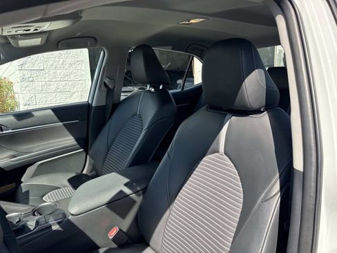 Used 2022 Toyota Camry SE w/ Carpet Mat Package (TMS) image 14