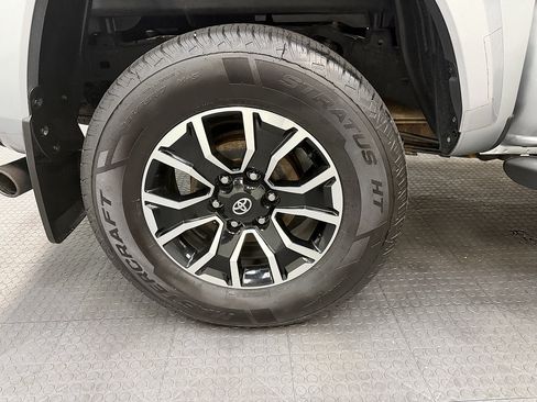 Used 2022 Toyota Tacoma TRD Sport AWD/4WD image 9