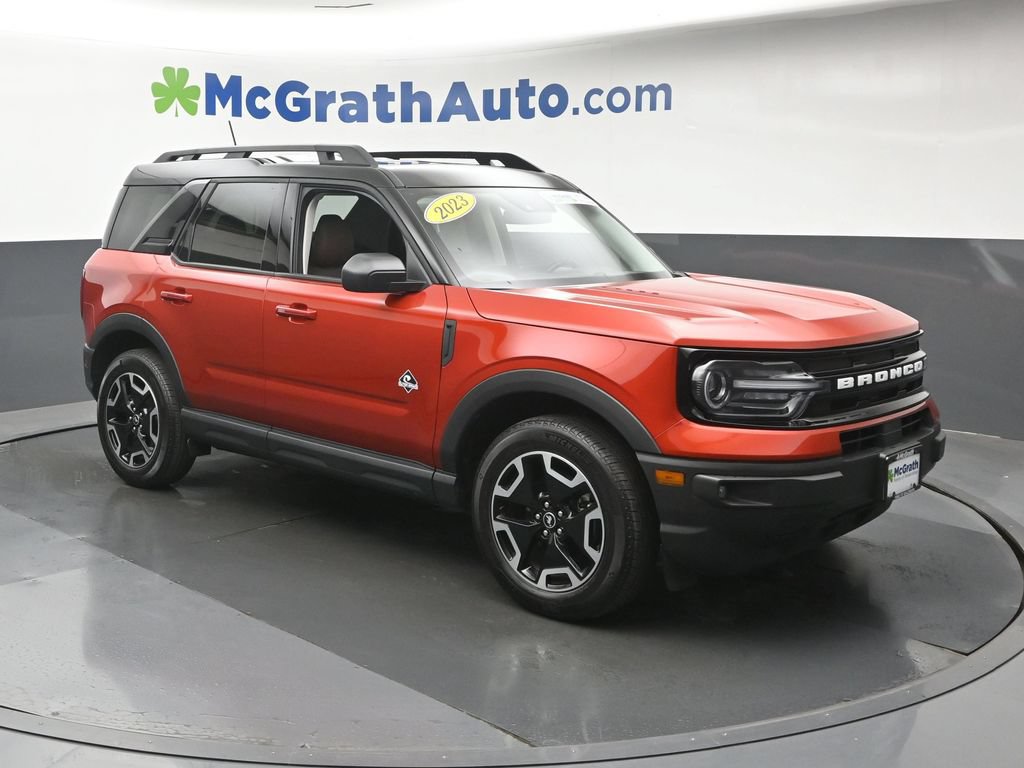 Used 2023 Ford Bronco Sport Outer Banks w/ Tech Package AWD/4WD image 2