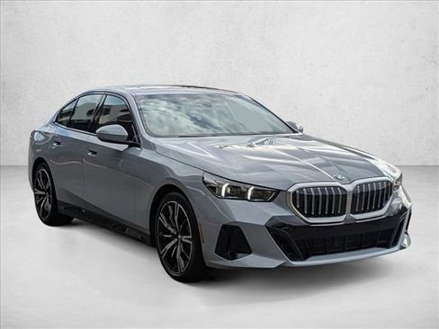 Used 2026 BMW 530i xDrive w/ M Sport Package AWD/4WD image 6