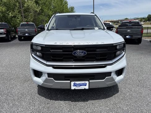 Used 2025 Ford Expedition Platinum AWD/4WD image 2