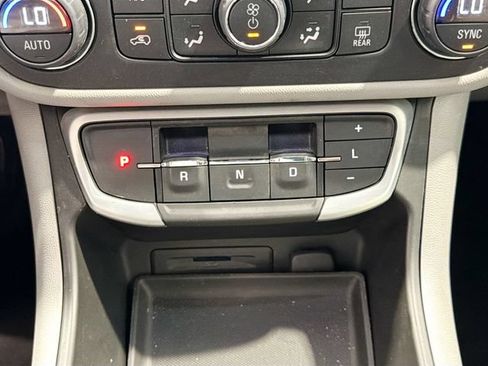 Used 2022 GMC Terrain SLT AWD/4WD image 15