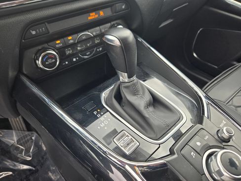 Used 2018 MAZDA CX-9 Touring w/ Touring Premium Package FWD image 18