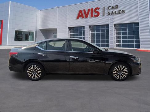 Used 2025 Nissan Altima 2.5 SV FWD image 5