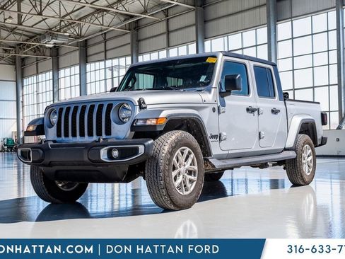 Used 2023 Jeep Gladiator Sport image 1