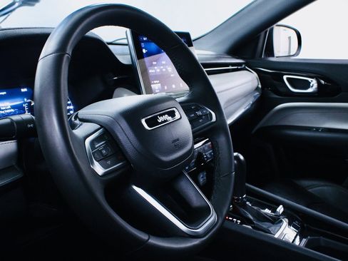 Used 2024 Jeep Compass Limited image 20