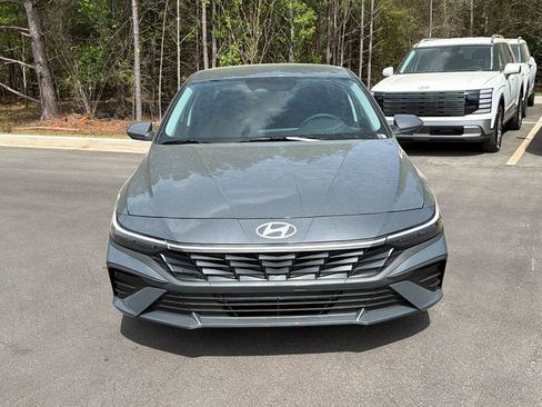 New 2026 Hyundai Elantra SE image 2