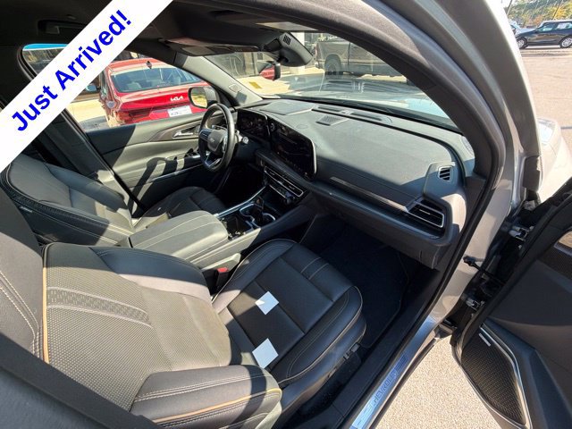 Used 2025 Chevrolet Traverse High Country FWD image 24