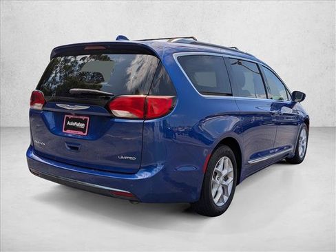 Used 2020 Chrysler Pacifica Limited FWD image 5