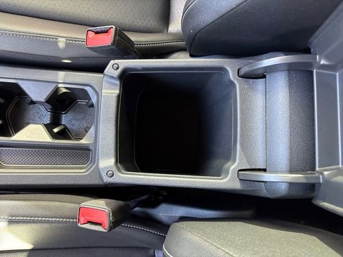 Used 2022 Volkswagen Tiguan SE image 26