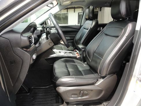 Used 2021 Ford Explorer Limited w/ Equipment Group 301A RWD image 11