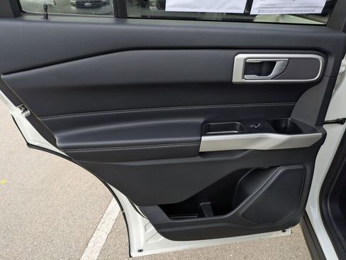 Certified 2022 Ford Explorer XLT w/ Equipment Group 202A image 31