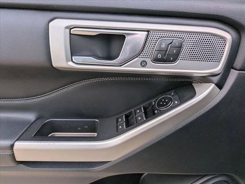 Used 2022 Ford Explorer Limited w/ Equipment Group 301A image 13