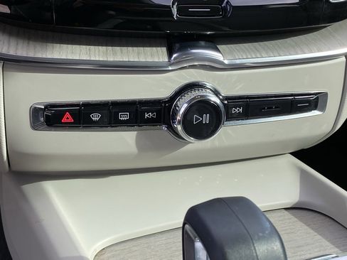 Used 2023 Volvo XC60 B5 Plus w/ Protection Package Premier image 20