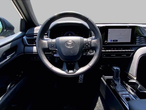 Used 2025 Toyota Camry SE FWD image 6