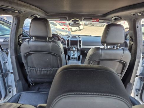 Used 2016 Porsche Cayenne GTS image 27