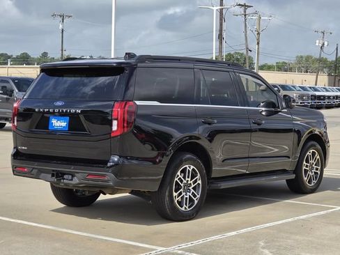 Used 2025 Ford Expedition Active RWD image 10