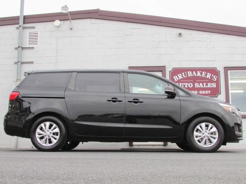 Used 2018 Kia Sedona L image 7