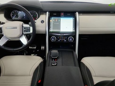 Used 2023 Land Rover Discovery Metropolitan Edition AWD/4WD image 52