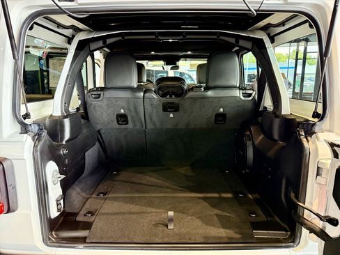 Used 2024 Jeep Wrangler Unlimited Rubicon AWD/4WD image 13
