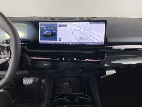 Certified 2025 BMW 530i xDrive w/ Premium Package image 18