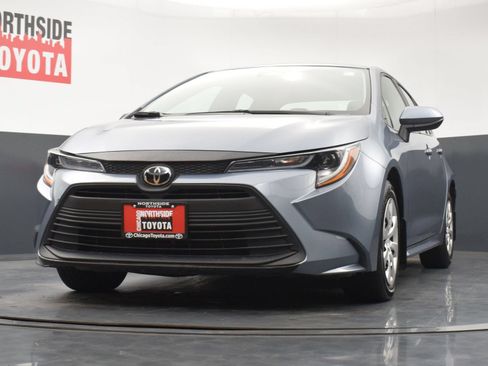 Used 2025 Toyota Corolla LE FWD image 30