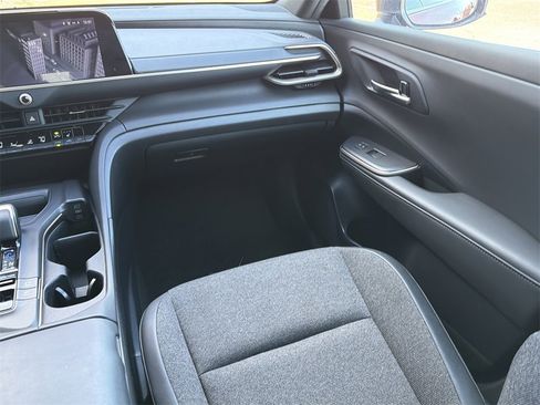 Used 2023 Toyota Crown image 23