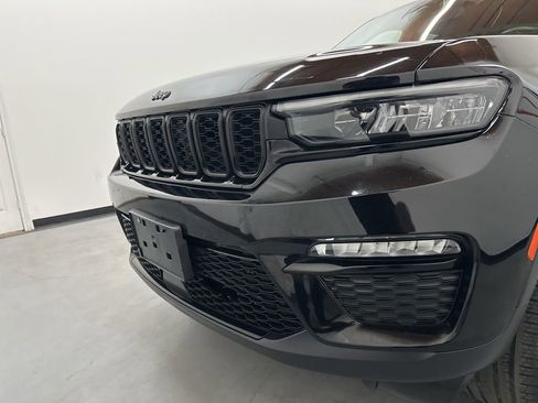 Used 2023 Jeep Grand Cherokee Limited w/ Black Appearance Package AWD/4WD image 23