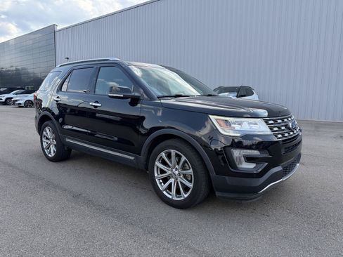 Used 2017 Ford Explorer Limited FWD image 3