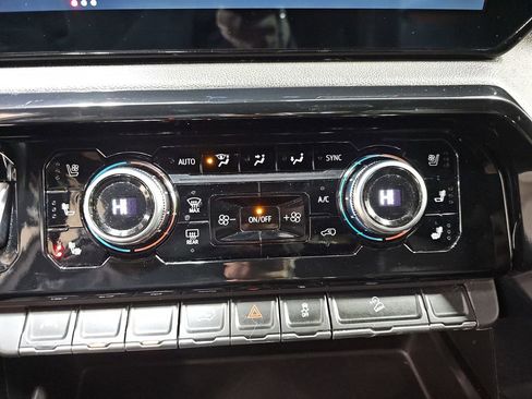 Certified 2023 GMC Sierra 1500 AT4 w/ AT4 Preferred Package image 25