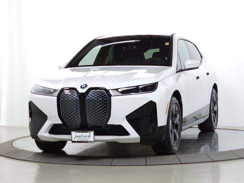 Used 2024 BMW iX xDrive50 w/ Sport Package AWD/4WD image 3